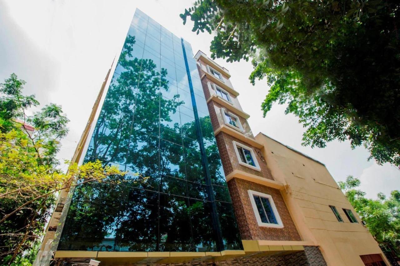 Hotel Gulshan Lake View Дакка Экстерьер фото