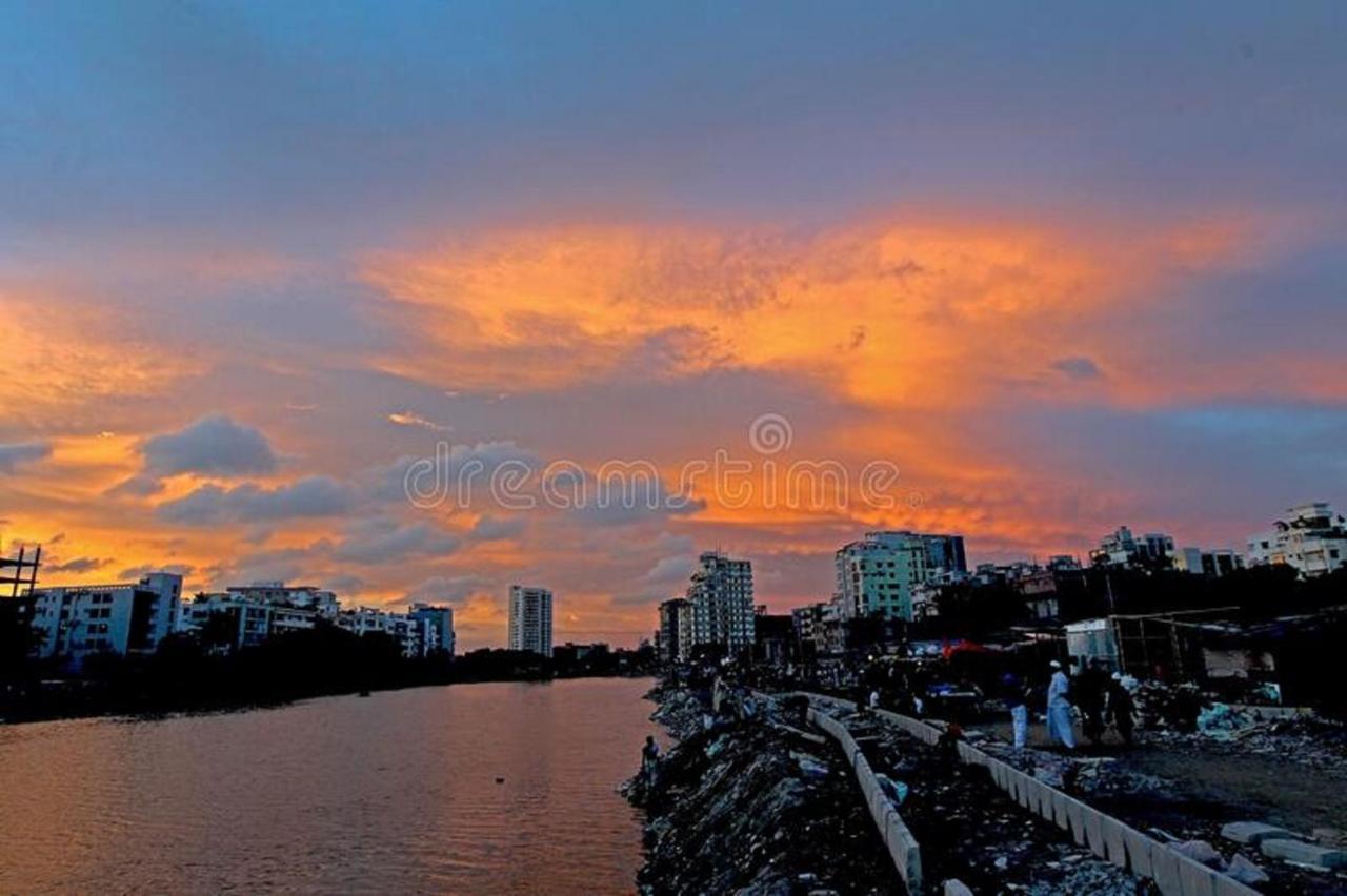 Hotel Gulshan Lake View Дакка Экстерьер фото