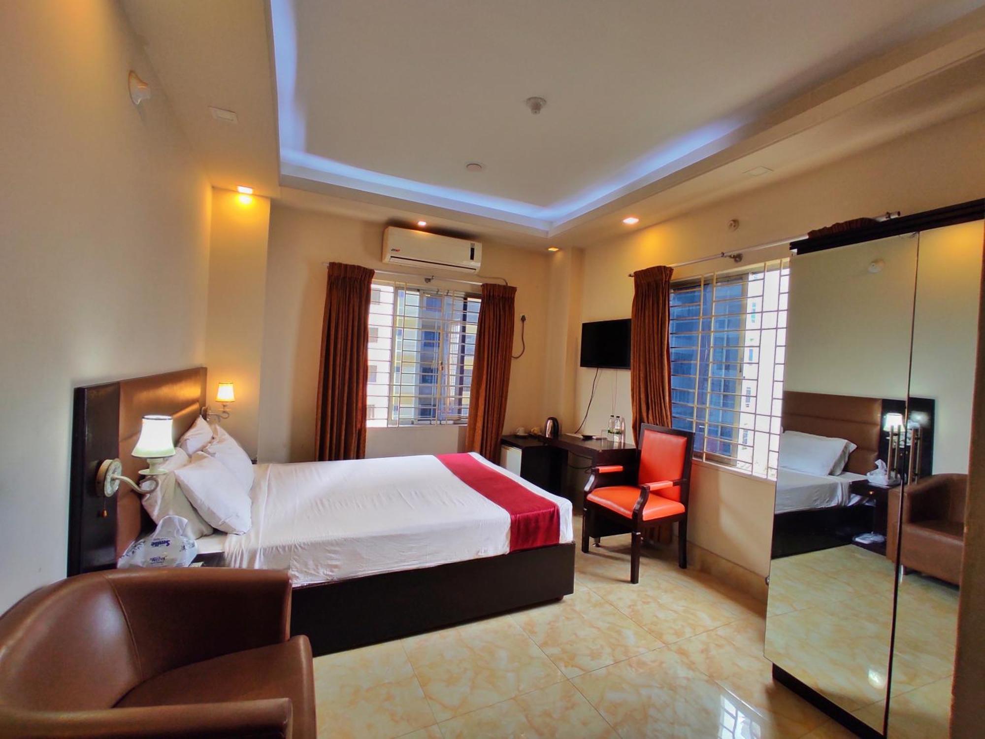 Hotel Gulshan Lake View Дакка Экстерьер фото